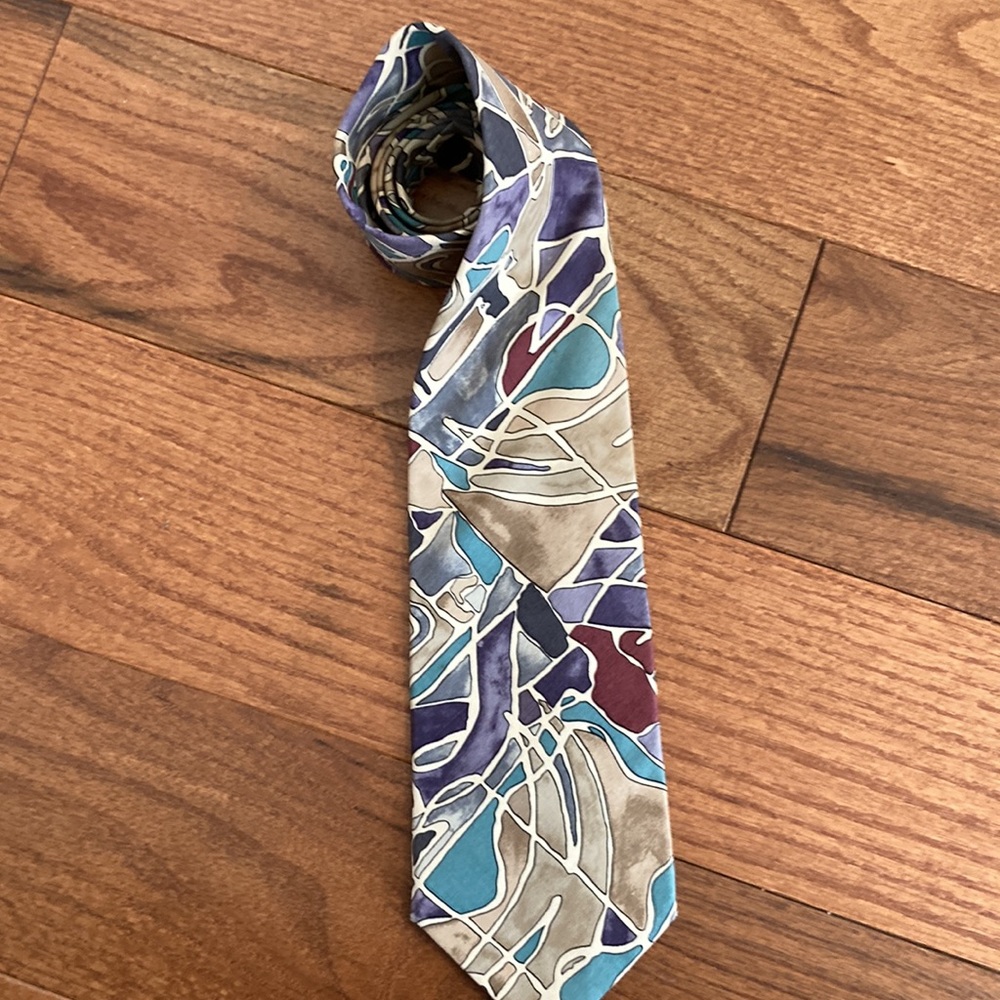 Vintage Stuart Hughes 100% silk hand washed tie 55”
